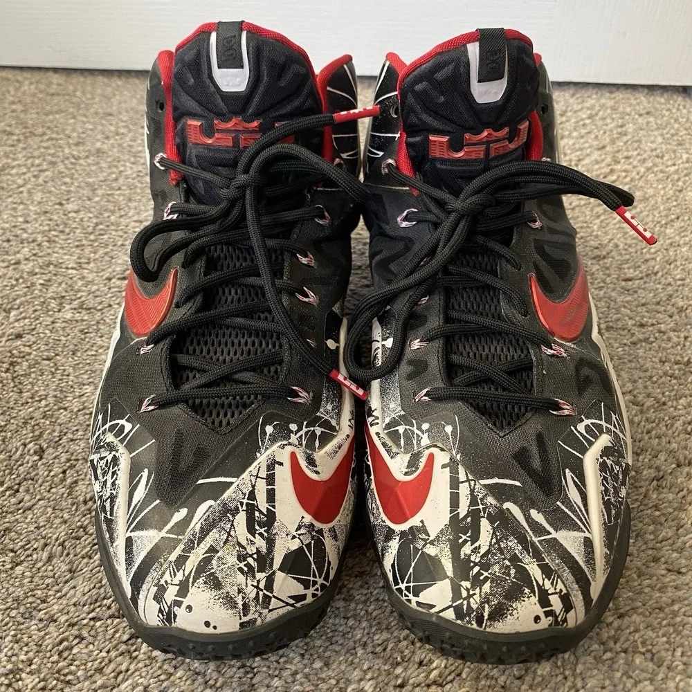 Nike Lebron James 11 XI University Red Black Graffiti Size 11 2013 (616175 100)